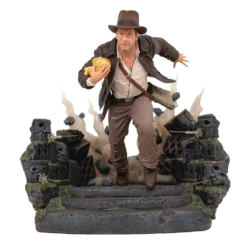 Indiana Jones: Raiders Of The Lost Ark: Deluxe Gallery PVC Statue: Indiana Jones (Escape With The Idol)